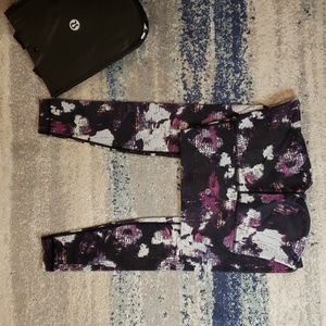 (27) Lululemon High Rise Leggings 💜